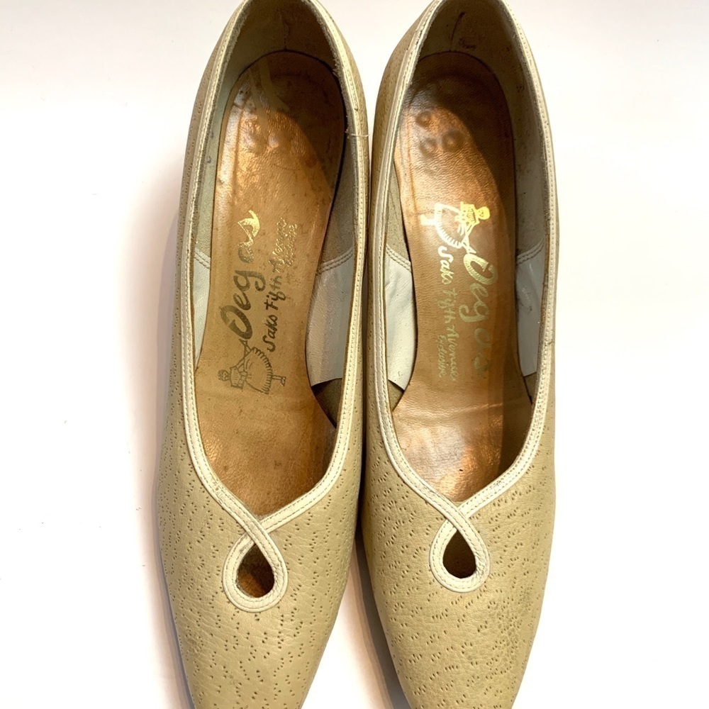 Vintage 1960s beige textured leather pumps - Picture 4 of 7